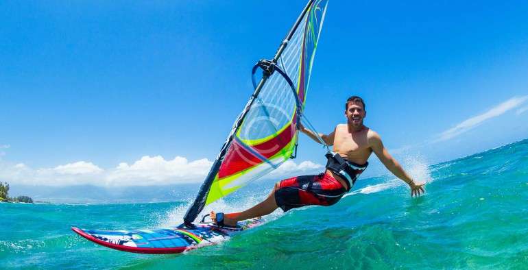 5 Upwind Windsurfing Tips for Beginners