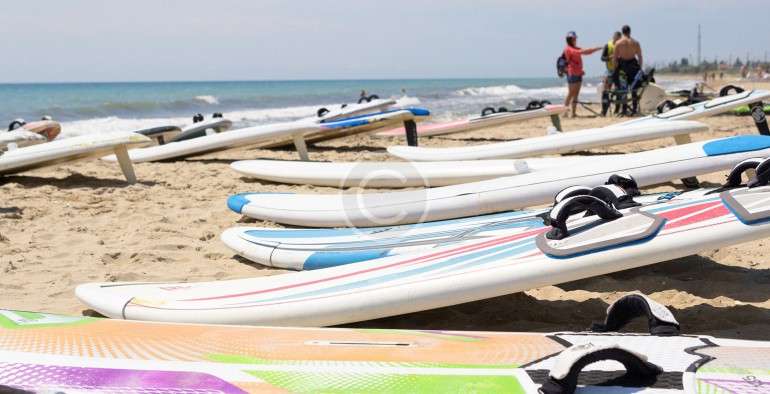 How to Turn and Slow Down on a Surfboard