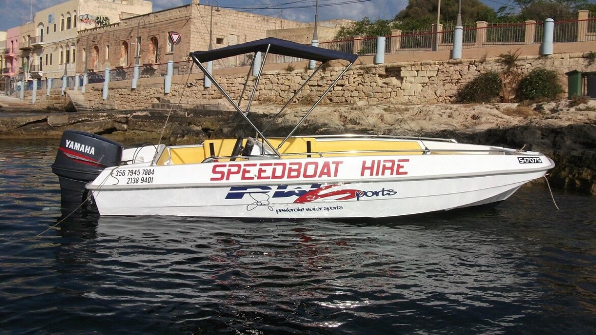 Open Boat 5.2 m, 85 hp Speedboat- max 4 person